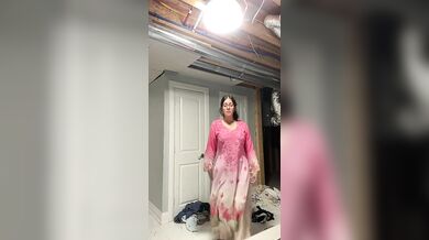 Salwar suit wali chasmish ladki nai dikhai big boobs or big gaand