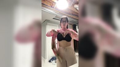 Salwar suit wali chasmish ladki nai dikhai big boobs or big gaand